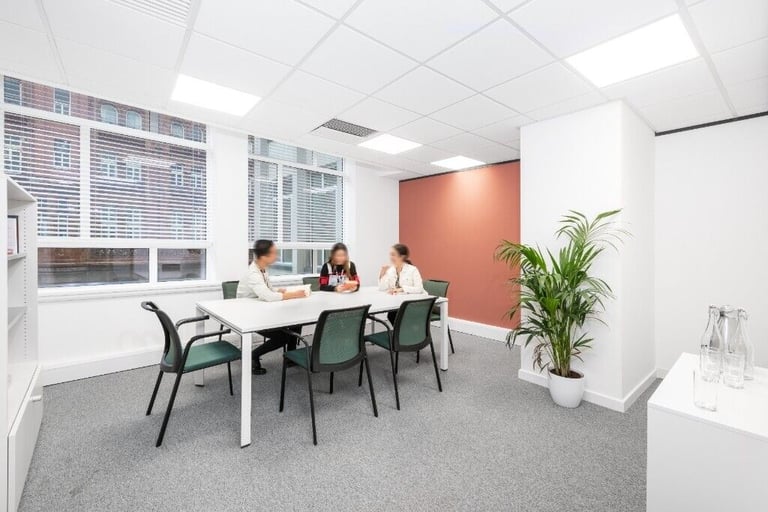 Manchester - M1 5AN, Open plan office space for 15 people at Spaces Peter House