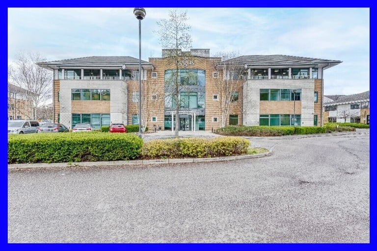 Camberley - GU16 7ER, 1 Desk serviced office to rent at Quatro House
