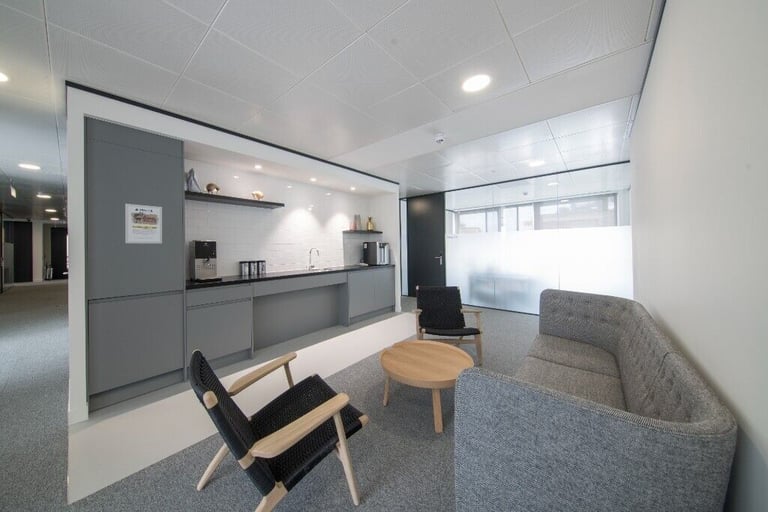 London - W1W 8HF, Open plan office space for 10 people at Spaces Oxford Street