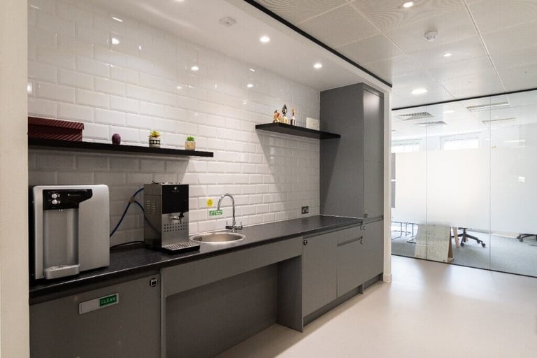 Brighton - BN1 4DU, Book a reserved coworking spot in Spaces Trafalgar Place