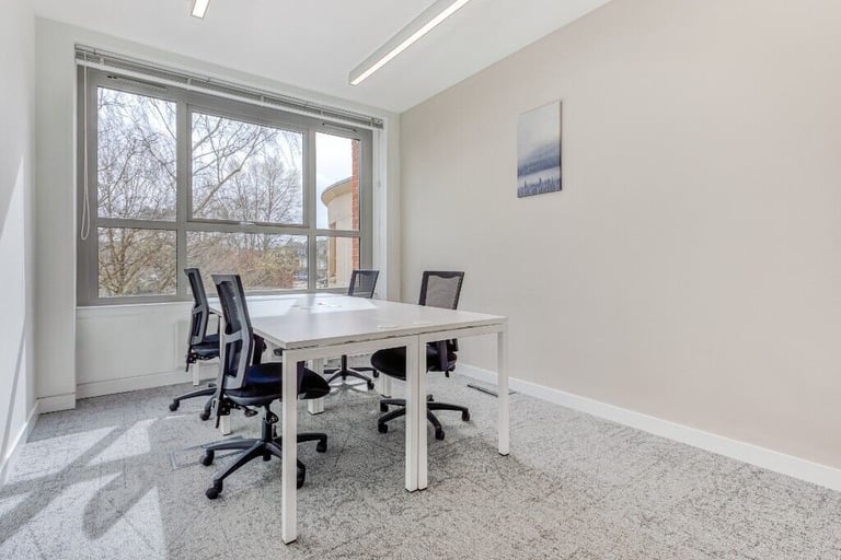 Epping – CM16 4BZ, Open plan office space for 15 people in Regus Civic Building