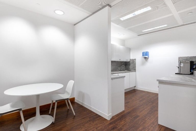 Richmond - TW9 2PR, Open plan office space for 15 people to rent at Parkshot House 