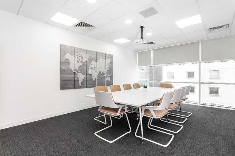 Milton Keynes - MK9 2UB, Access professional coworking space in Regus Midsummer Court