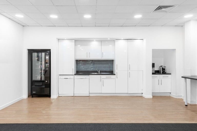 Manchester - M22 5TG, Your private office 4 desk to rent at Manchester Airport 