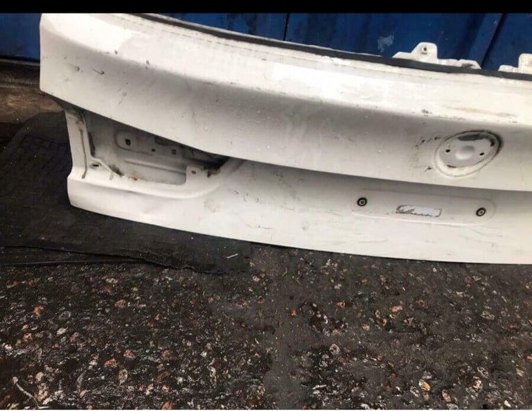 BMW X5 2017 F15 Boot lid in white no glass needs respray 