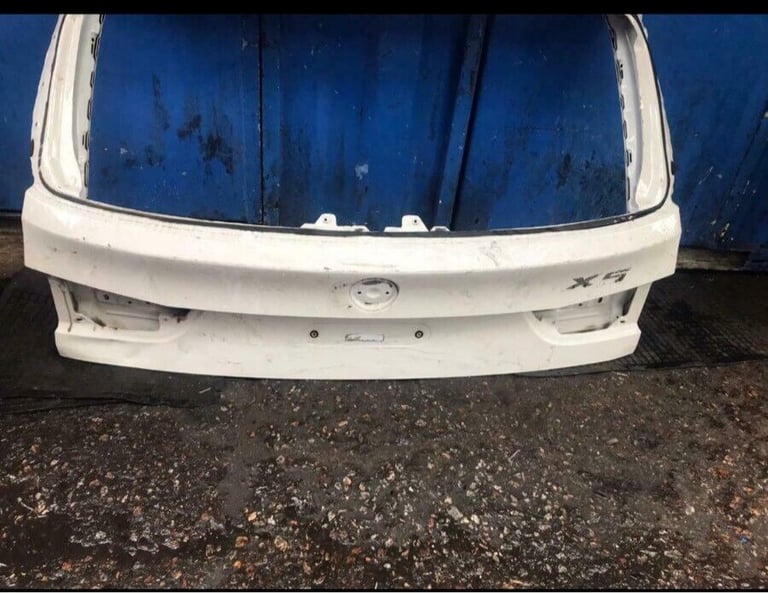 BMW X5 2017 F15 Boot lid in white no glass needs respray 