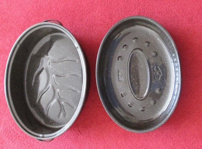 LARGE OVAL ROASTING PAN WITH LID AND HANDLES, 16 X 12 USA MADE, VGC