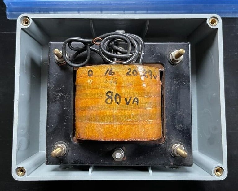 ELECTRICAL TRANSFORMER  zero, 16, 20, 29 V x 240 V, 2.5 kg, in EBCO POLYURETHANE CASE