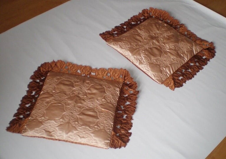 Bedroom set: Throw / Bed Cover for Double Bed, 2 Pillow Covers and 2 +3 Curtains
