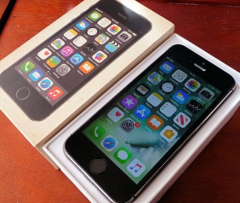 iPhone 5s. 16gb. Boxed with original Apple plug n lead. Sold as for spares only
