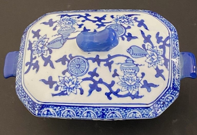 BLUE & WHITE, VINTAGE, CHINESE, RARE, RECTANGULAR CERAMIC SMALL TUREEN WITH LID. MINT.