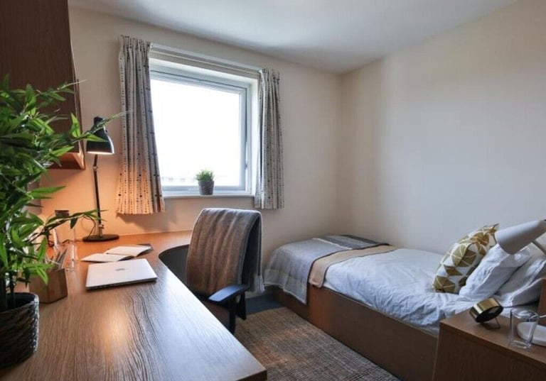 STUDENT ROOMS TO RENT IN PRESTON. ENSUITE WITH SINGLE BED, PRIVATE