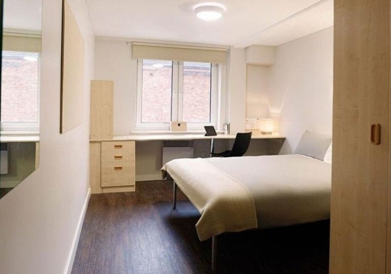 image for STUDENT ROOM TO RENT IN LEICESTER. EN-SUITE WITH PRIVATE ROOM, BATHROOM, STUDY AREA & WARDROBE