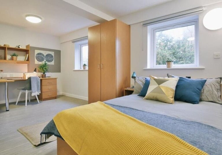 STUDENT ROOMS TO RENT IN PRESTON. ENSUITE WITH SINGLE BED, PRIVATE ROOM, BATHROOM, STUDY DESK