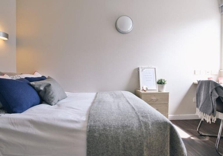 STUDENT ROOMS TO RENT IN BRADFORD. STYLISH ENSUITE, PRIVATE ROOM, BATHROOM AND STUDY SPACE in