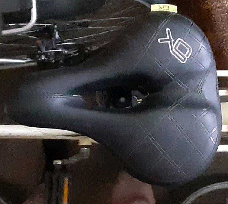 Soft padded extra comfort support bike seat saddle