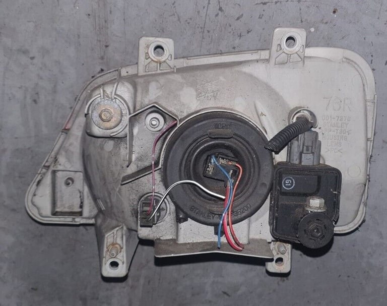 Daihatsu Terios Right Side Headlight 2004