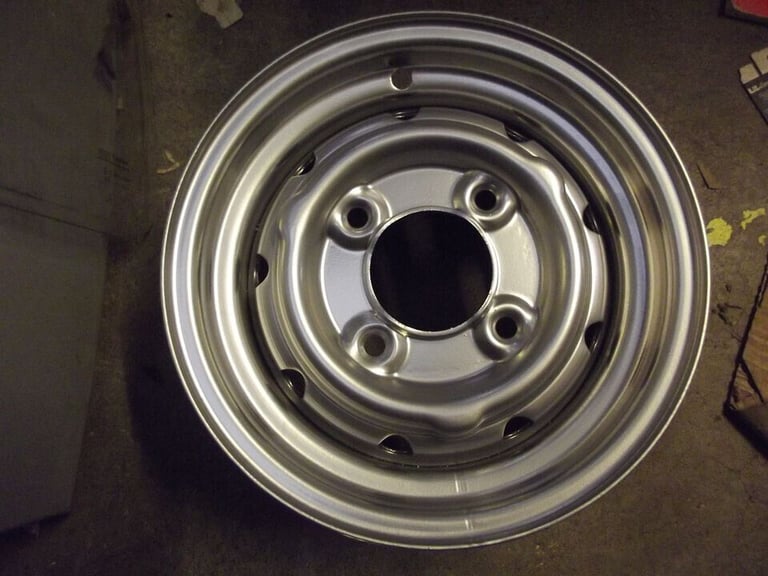 CLASSIC MINI 4.5 J X 10 COOPER S STYLE STEEL RIMS WITH CHROME CENTRE CAPS 