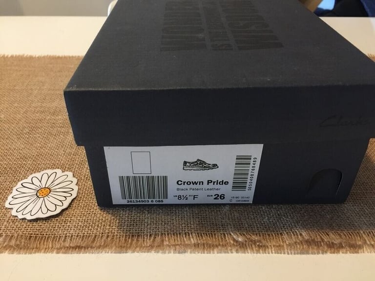 Crown Wish Kid Black Patent Size 8 1/2 F