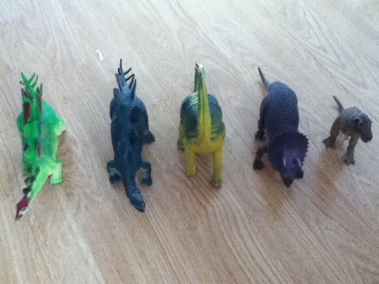 used - 5 no. dinosaur figures 