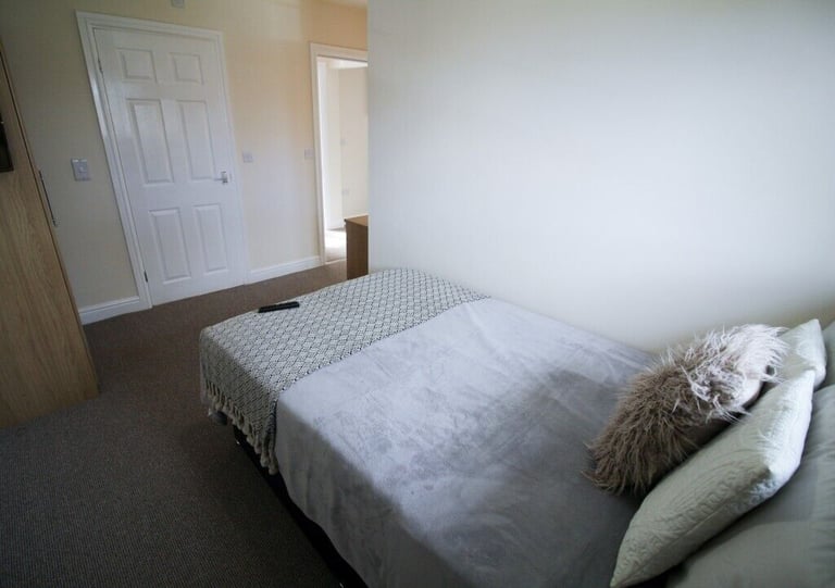 Stunning Double En-Suite Rooms in Woodlands!!