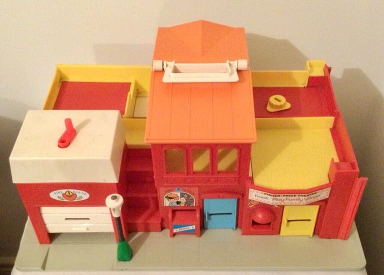 1970’s Fisher Price Vintage Little People VILLAGE Main Street Toy Play Family Set