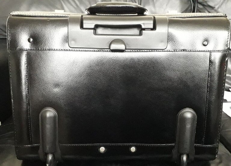 LARGE LEATHER WHEELED FLIGHT CASE WITH LONG HANDLE 