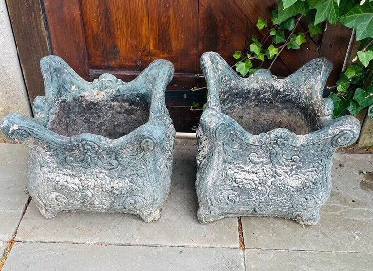 Decorative concrete planters/urns x 2 for the pair £70