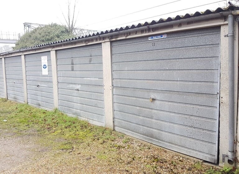 Garage/Parking/Storage to rent: Cromwell Road (r/o 35-37) Warley, Brentwood, Essex CM14 5DT