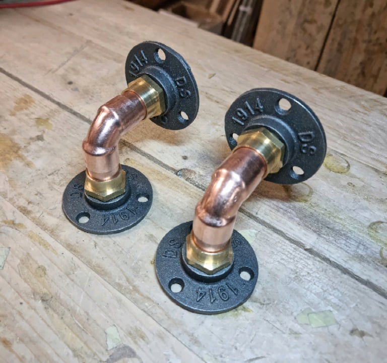 Chunky Rustic Shelf & Industrial Designed Copper Pipe Shelf Brackets