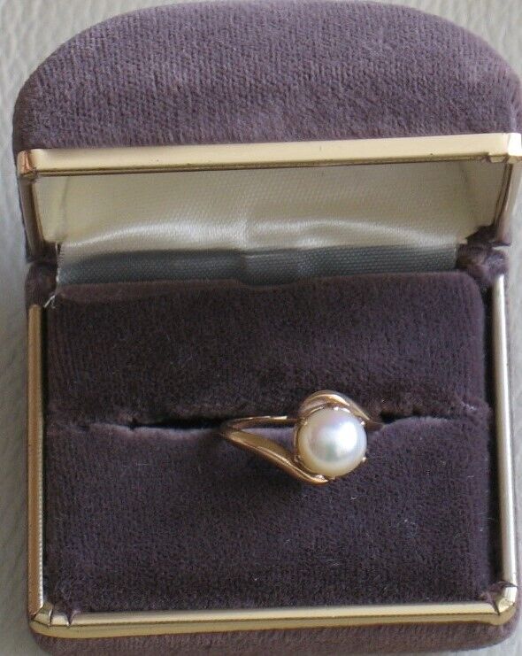 image for LOVELY RAISED PEARL RING, BRAND NEW & BOXED, 10K GOLD, VELVET LINED BOX, SIZE 8.5-9 
