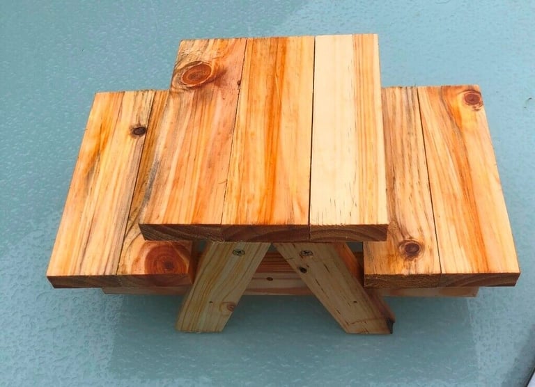 Squirrel  Picnic Table 100% recycled timber