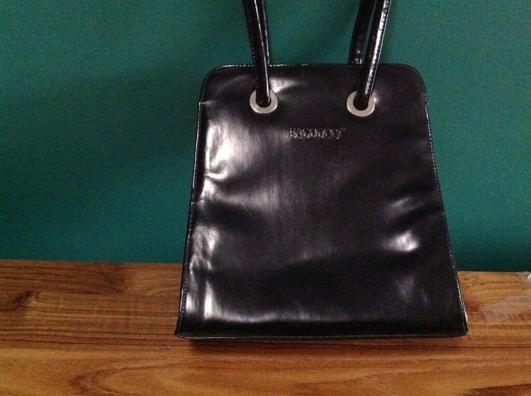 image for VINTAGE BAGOUCCI HANDBAG..BLACK..9ins x 9 ins x 3 ins