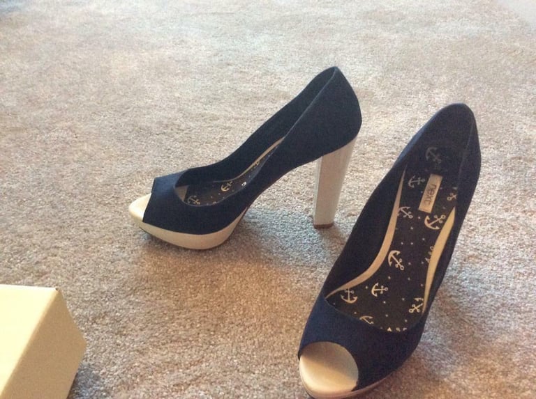 Ladies shoes