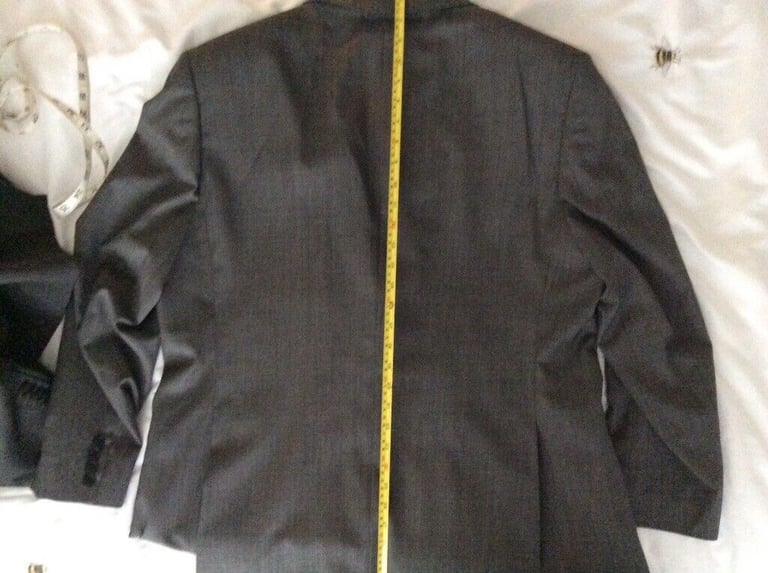 Men’s Daniel Hechter three piece suit and matching watch, bargain