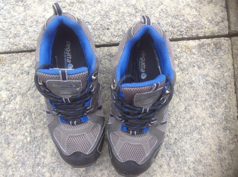 Boy's Walking Shoes - Size 2 