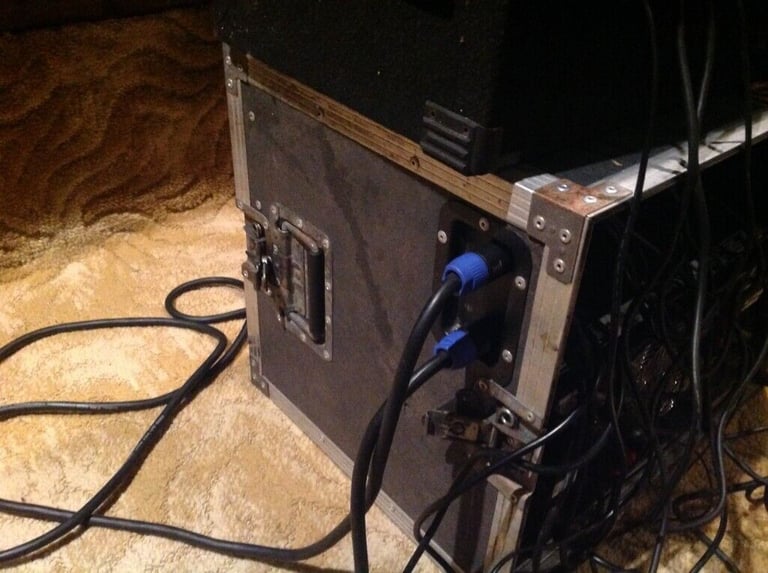 x2 Amplifiers,with crossover and graphic equalizer