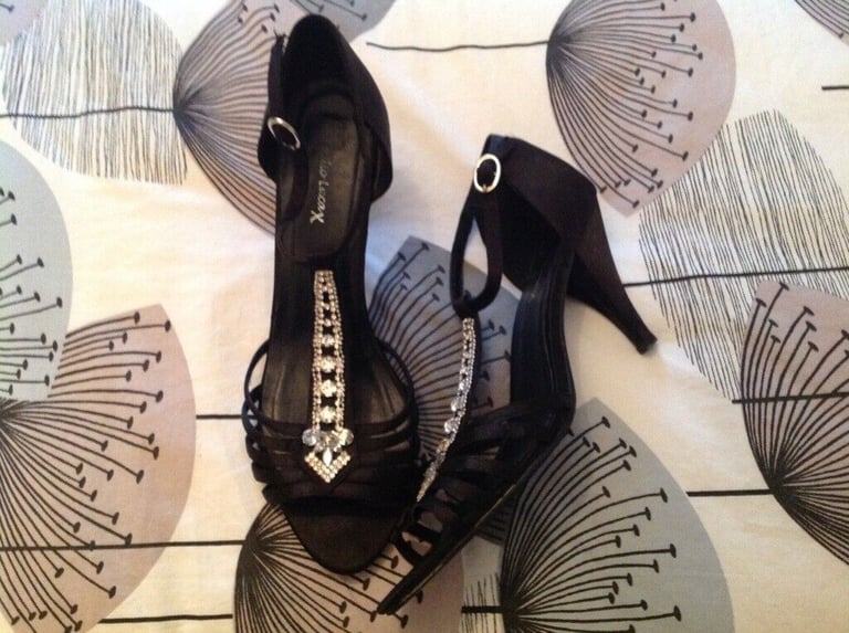 image for Sandals size 7