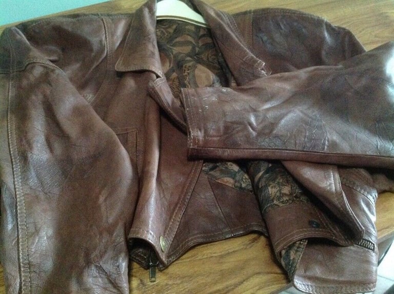 VINTAGE LEATHER JACKET..M/L..DK BROWN