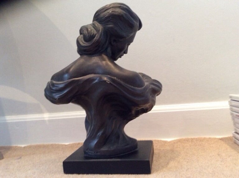 Sculpture - Sweet Lullaby by Austin Productions