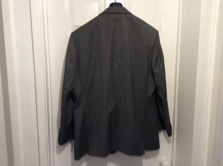 Men’s Daniel Hechter three piece suit and matching watch, bargain