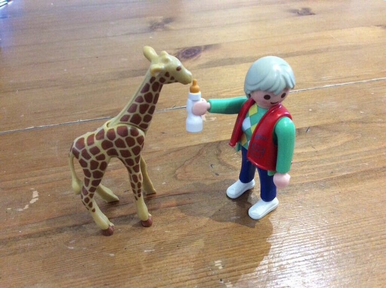 image for Playmobil baby giraffe and zookeeper 3252