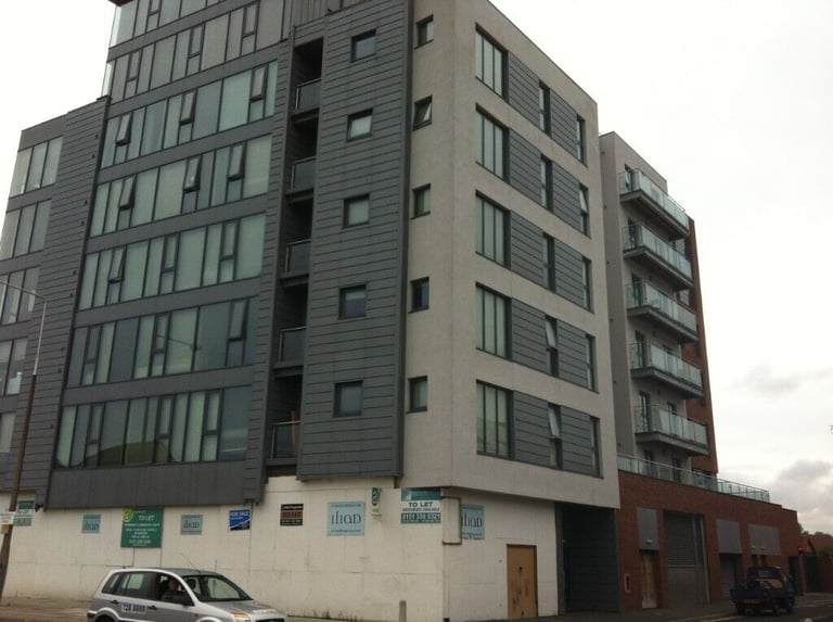 SECURE 24/7 UNDERCOVER PARKING - business district off Leeds Street, L3 2BB (4793)