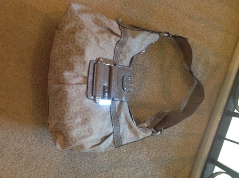image for USED GUESS HANDBAG IN VERY GOOD CONDITION