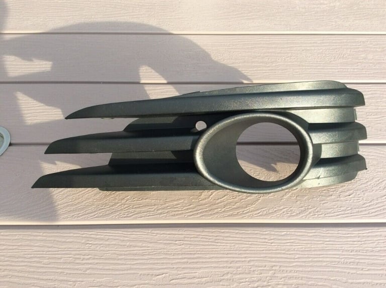 image for Opel/Vauxhall Vectra C/Signum Nearside Fog Light Surround