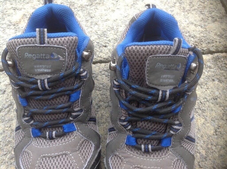 Boy's Walking Shoes - Size 2 