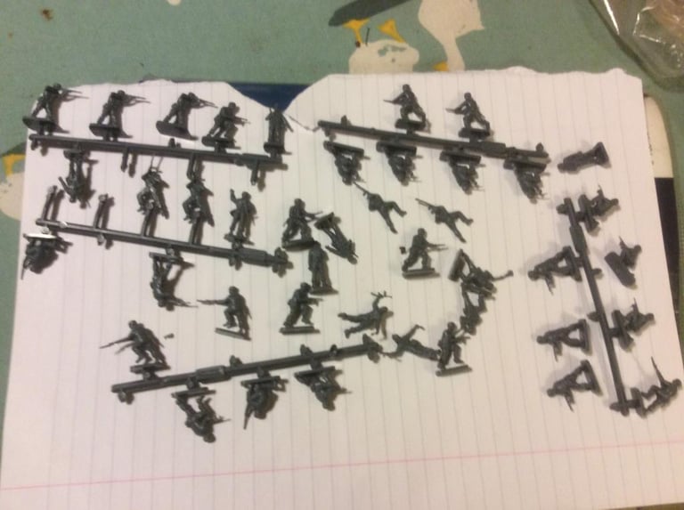 Airfix German Paratroopers incomplete £2