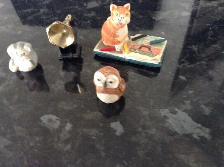 Vintage  1980's 15 Animal Figures by Pete Fagan Plus Display cabinet