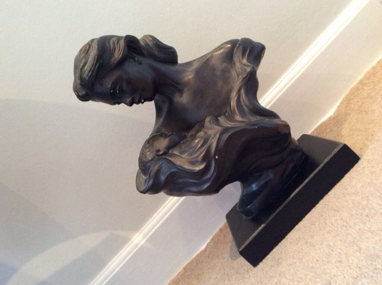 Sculpture - Sweet Lullaby by Austin Productions