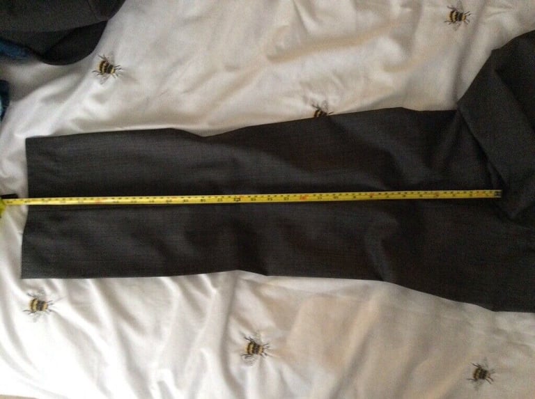 Men’s Daniel Hechter three piece suit and matching watch, bargain